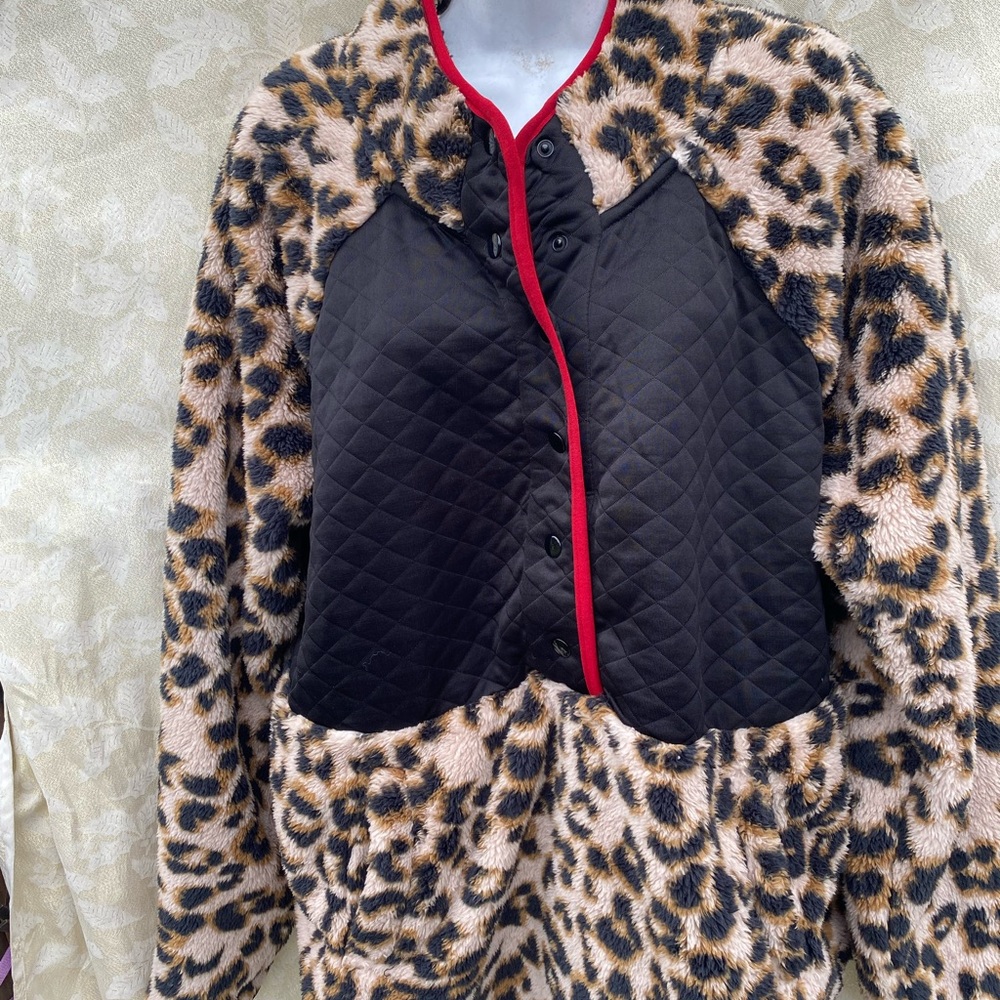 NWOT Maurices Sherpa pullover 
Quilted Faux Fur Plus size 1X 
100% polyester - Picture 5 of 10